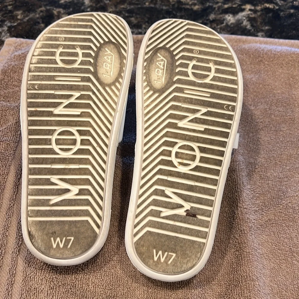 Vionic Pool Slides - Picture 3 of 5